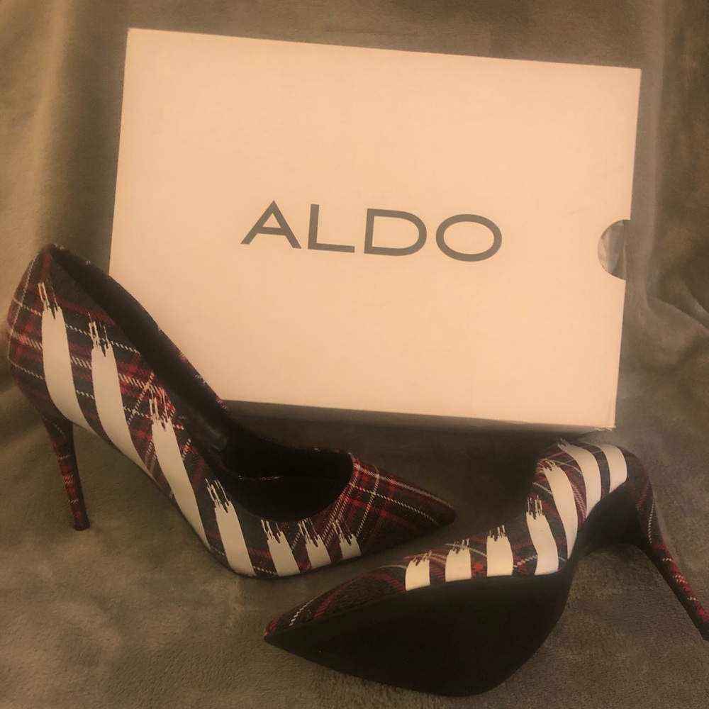 New Also 4” heel. Never worn. Box included.